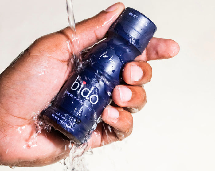 hand holding libido supplement for him 